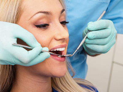 老年人冬季应先做种植牙